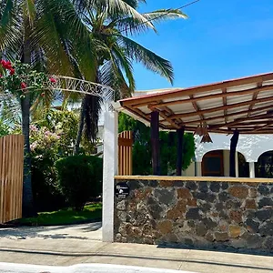 hostal-suenos-silvestres.puertoayorahotels.com/